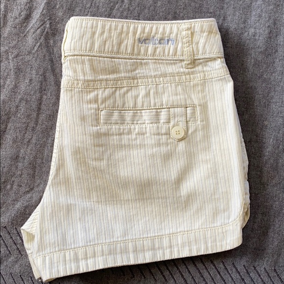Volcom shorts - Picture 2 of 6